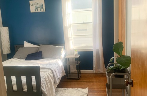 Greater South Side House | Southside hidden gem! Close to DT and airport