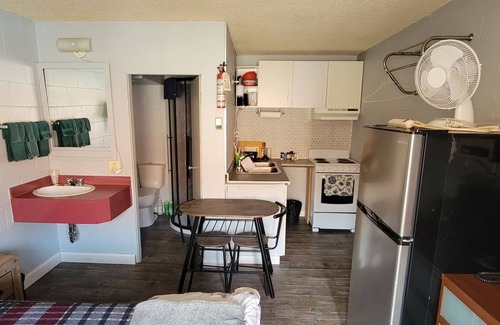 Westlock Hotel | Southview Motel