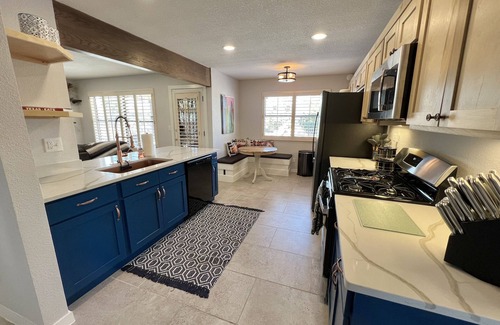 Biggs Field House | Southwest Retreat -Close to Shopping, Restaurants, I-10, POOL!