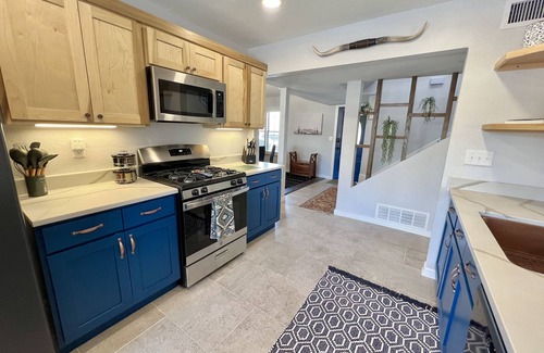 Biggs Field House | Southwest Retreat -Close to Shopping, Restaurants, I-10, POOL!