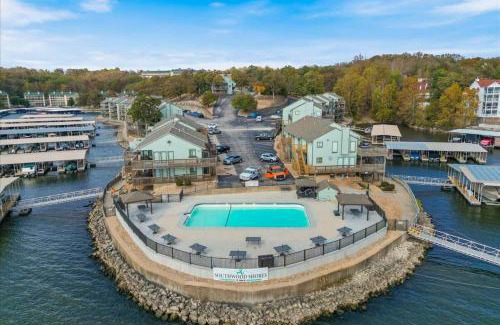 Village of Four Seasons Apartment | Southwood Serenity