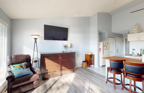 Village of Four Seasons Apartment | Southwood Serenity