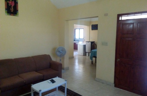 Petionville Apartment | Souvenir House: 24 Elect, Ac, WiFi, TV Cable, Fridge.