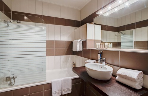 L'Isle-sur-la-Sorgue Hotel | SOWELL HOTELS Domaine de la Petite Isle