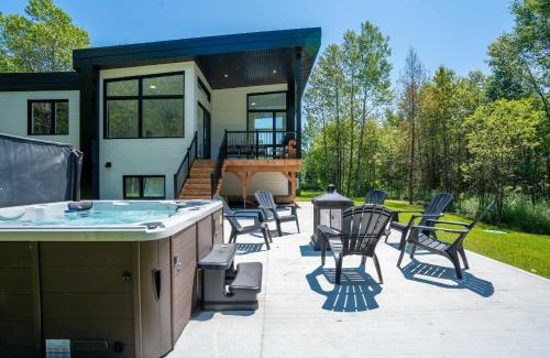 Weedon Ski Chalet | Spa & Adventure - Chalet Valikas