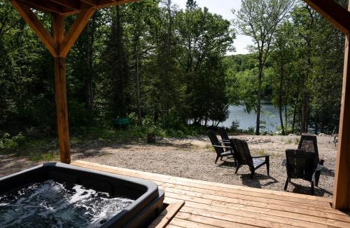 Chute-Saint-Philippe Ski Chalet | Spa and Lakefront - Oasis des chutes