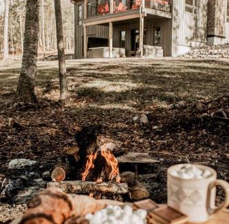 Les Collines-de-l'Outaouais Regional County Municipality Ski Chalet | Spa Firepit & Nature - Chalet de la Colonie