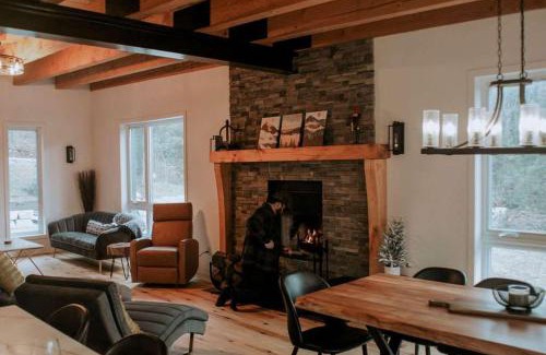 Les Collines-de-l'Outaouais Regional County Municipality Ski Chalet | Spa Firepit & Nature - Chalet de la Colonie