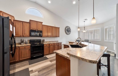Rovey Farm Estates House | Spa like home, walk to the stadiums, with a private heated pool & newly updated!