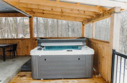 Chertsey Ski Chalet | Spa & Lili Lake - Le Borea