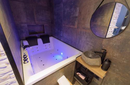 Aulnat Apartment | Spa & Love - Balnéo - Queen size - Cocooning