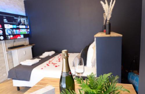 Aulnat Apartment | Spa & Love - Balnéo - Queen size - Cocooning