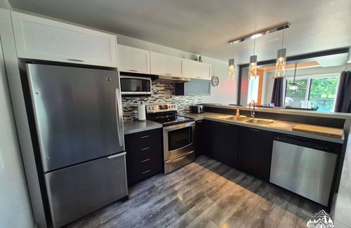 Saint-Zacharie Ski Chalet | Spa & Nature, Waterfront - Le Chalet Le Shack