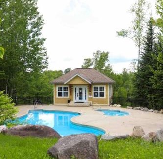 Saint-Faustin-Lac-Carre Apartment | Spa, piscine et plein air au Mont Blanc