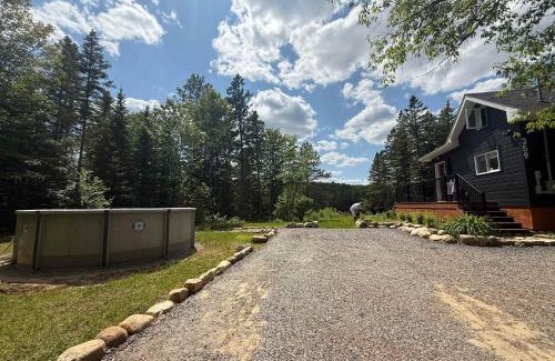 Saint-Alphonse-Rodriguez Ski Chalet | Spa pool Private Lake - Chalet Hello