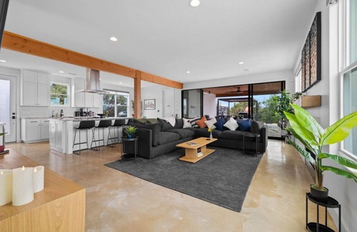 Driftwood House | Spa/Pool, GameBarn, Pickleball, FirePit, Big Views