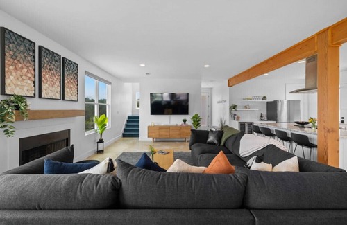 Driftwood House | Spa/Pool, GameBarn, Pickleball, FirePit, Big Views