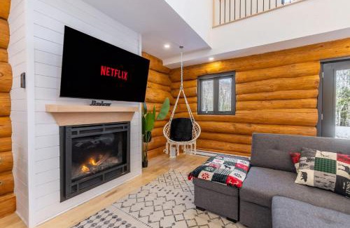 St-Adolphe-d'Howard Ski Chalet | Spa & Pool table - Le Massif