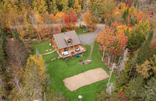 St-Adolphe-d'Howard Ski Chalet | Spa & Pool table - Le Massif