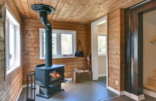 Lac-Superieur Ski Chalet | SPA private pond and beach volleyball