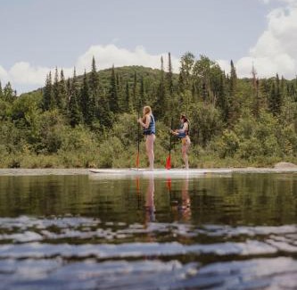 Lac-Superieur Ski Chalet | SPA private pond and beach volleyball