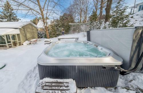 Montmagny Regional County Municipality House | Spa & River view - Le Jardin