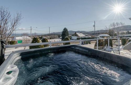 Baie-St-Paul Ski Chalet | Spa, sauna et foyer : Le Phare de Baie-Saint-Paul