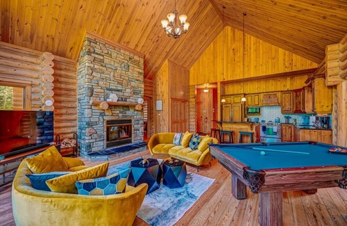 Fiddler Lake Resort Ski Chalet | SPA /Sauna /Exterior Pool /Lake /Bee