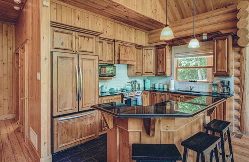 Fiddler Lake Resort Ski Chalet | SPA /Sauna /Exterior Pool /Lake /Bee