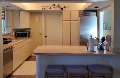 White Lake House | Spacious Lake front cottage, room for the whole family. Excellent fishing.
