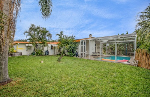Melbourne House | Space Coast Vacation Home Golf Beach Fishing Disney Pool Convenient Spacious!