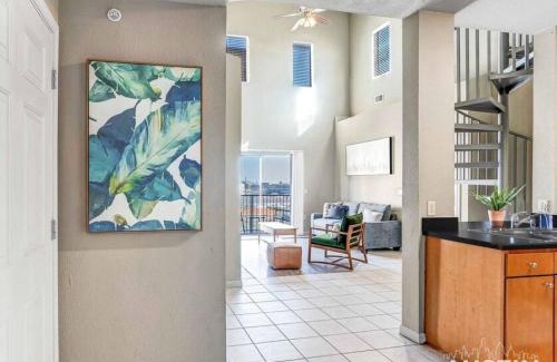 West Campus Apartment | Space for 8 Near Downtown Easy Walk to UT Campus