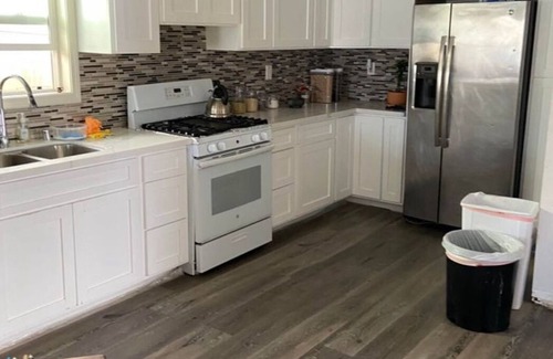 Oakland House | Spaciest beautiful 3rooms 1bath home located in Oakland
