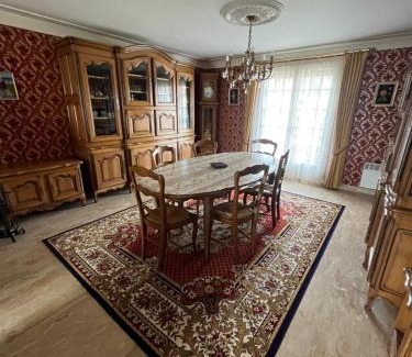 Luche-Pringe House | Spacieuse maison de village