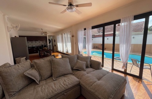 Chalong Villa | Spacieuse ET Agreable Villa Avec Piscine