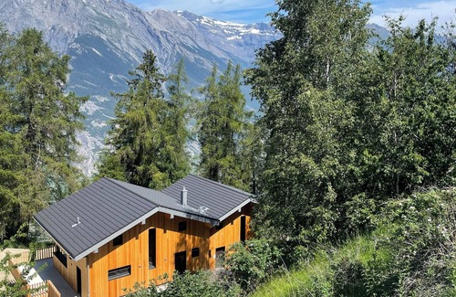 Saint-Pierre-de-Clages Ski Chalet | Spacieux Chalet Neuf Décoré Avec Soins