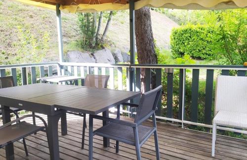 Saint-Sauveur-en-Rue Apartment | Spacieux et Cosy Mobil-Home pour 6 à 25min de St Etienne et Annonay au sein d'un charmant Camping