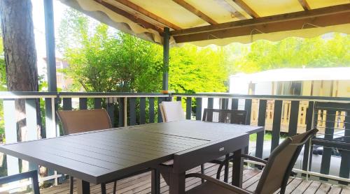 Saint-Sauveur-en-Rue Apartment | Spacieux et Cosy Mobil-Home pour 6 à 25min de St Etienne et Annonay au sein d'un charmant Camping