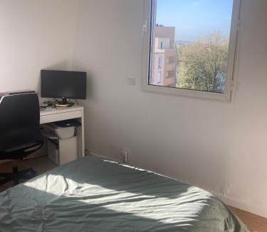 Ormetteau-Port Apartment | Spacieux, Wi-Fi, à 2 min à pied du Lac de Créteil