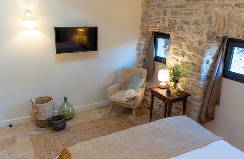 Saint-Julien-les-Rosiers Other | Spacious luxury with 5 uniquely styled bedrooms for groups of 12 guests ★