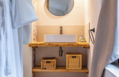 Saint-Julien-les-Rosiers Other | Spacious luxury with 5 uniquely styled bedrooms for groups of 12 guests ★