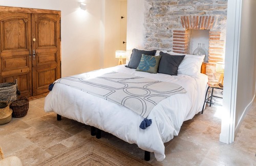 Saint-Julien-les-Rosiers Other | Spacious luxury with 5 uniquely styled bedrooms for groups of 12 guests ★