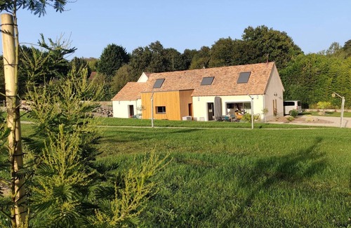 Villaines-sous-Malicorne Cottage | Spacious cottage near La Flèche