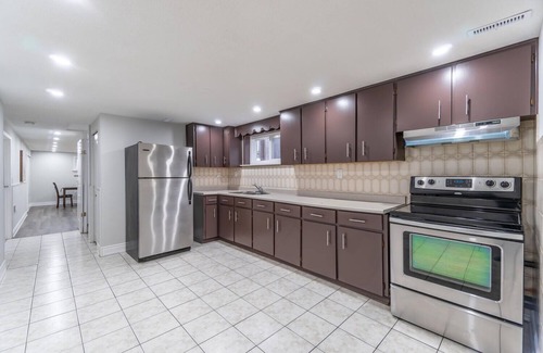 Mississauga House | Spacious 1+1 Bed 1 Bath house in Mississauga