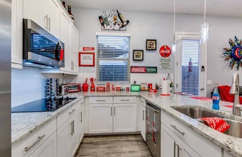 Maryvale House | Spacious 1 Bd guesthouse. 1 QS bed +1 QS sleeper sofa Close to Spring training