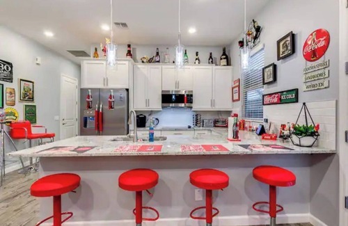 Maryvale House | Spacious 1 Bd guesthouse. 1 QS bed +1 QS sleeper sofa Close to Spring training