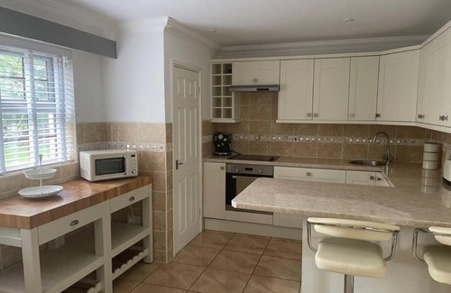 Pennard House | Spacious 1 bed bungalow located on a Gower Sheep Farm