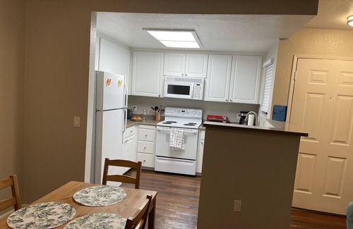 Davis Apartment | Spacious 1-bedroom apartment with pool and gym