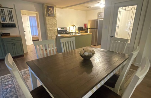 Utica Apartment | Spacious 1-bedroom apartment with AC, WiFi in Utica