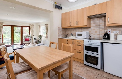 Yarnton Apartment | Spacious 1-Bedroom Flat with garden & free parking